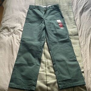 Dickies 874 The Original Work Pant in green. Size 30x30
